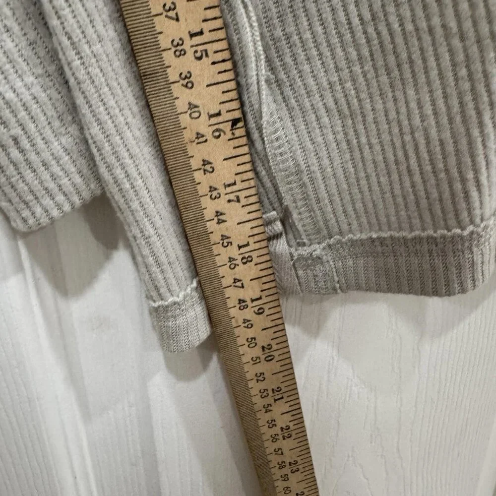 We The Free Sweater Women's Size‎ M Gray Back Slit Cowl Neck Ribbed Long Sleeve